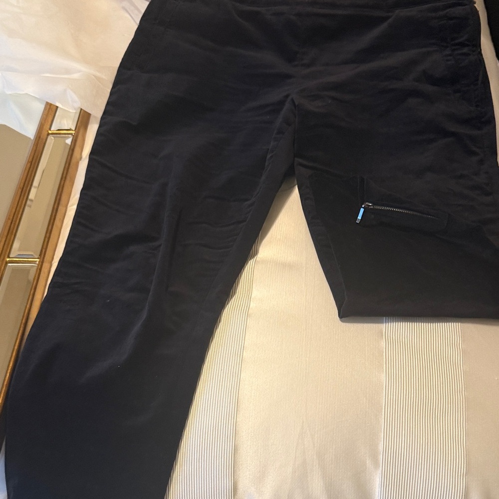 Fat face black velvet 16 regular crop bottom with side zippers